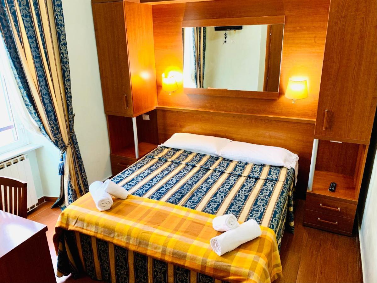 Double or Twin Room Private Bathroom