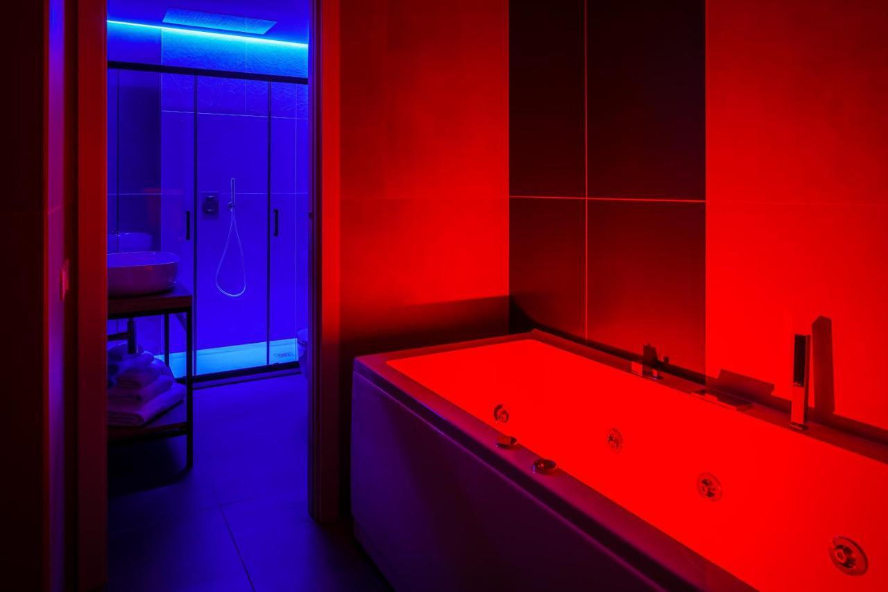 King Suite Spa Bath