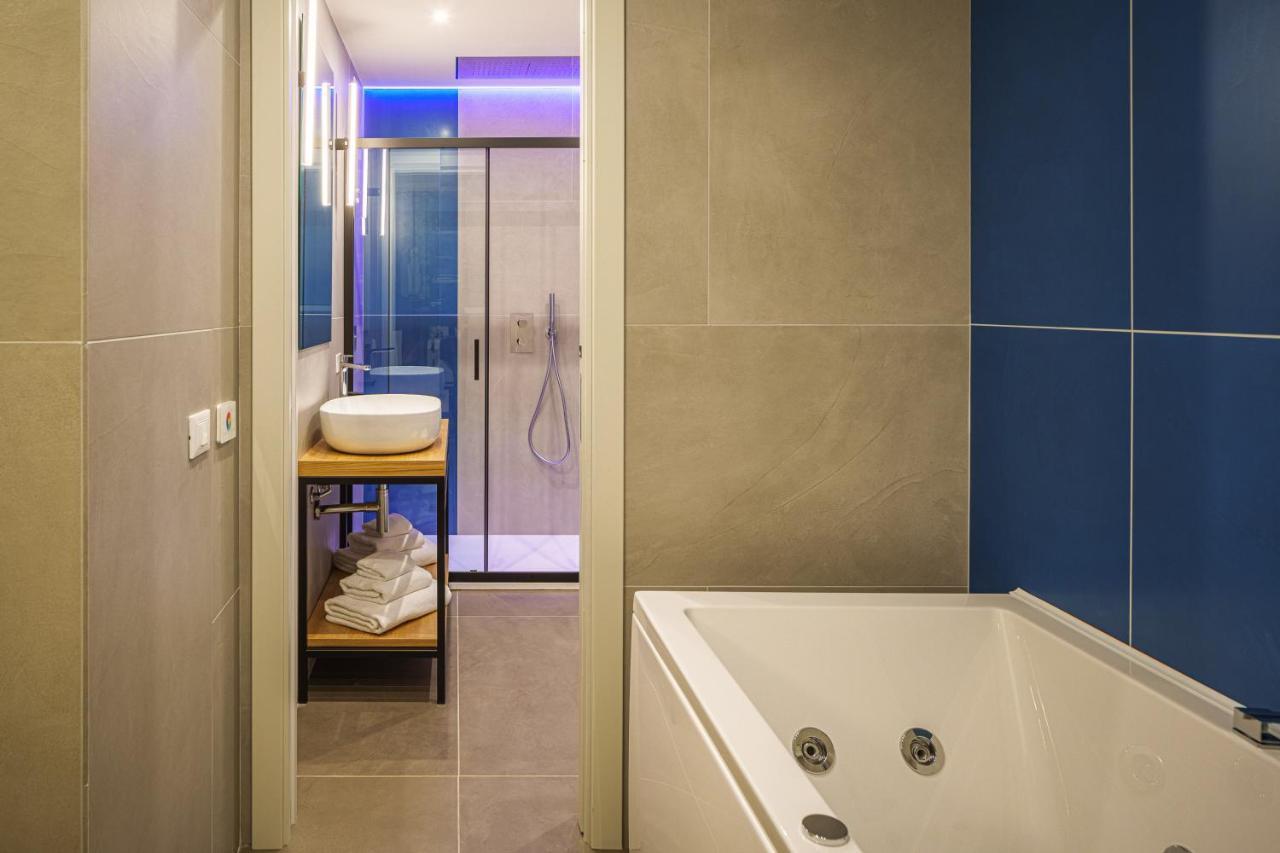 King Suite Spa Bath