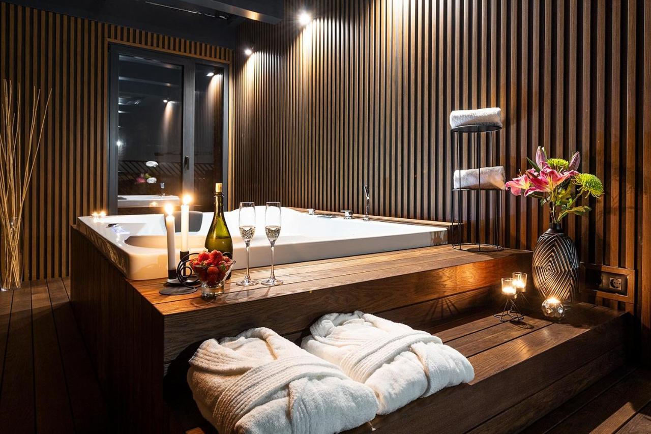 Studio Spa Bath
