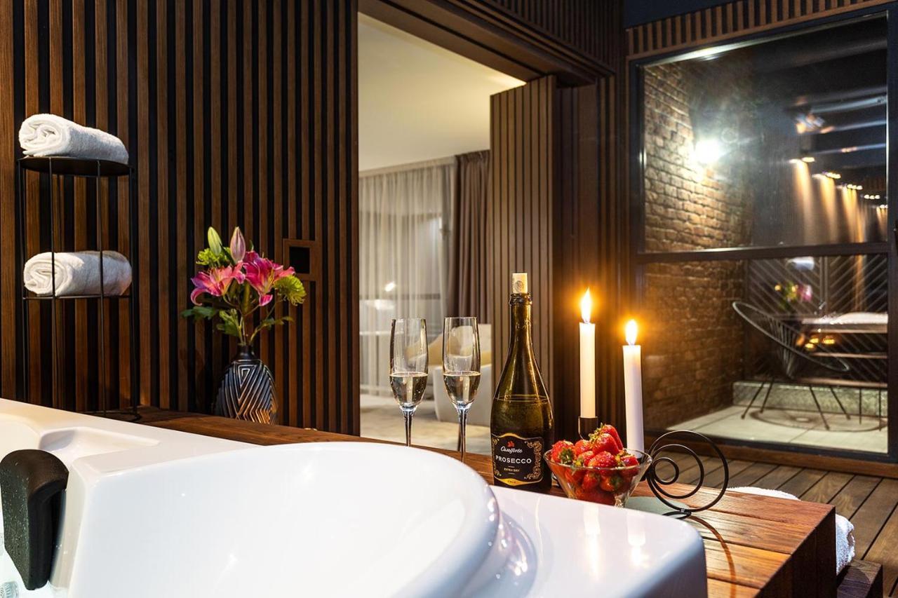 Studio Spa Bath