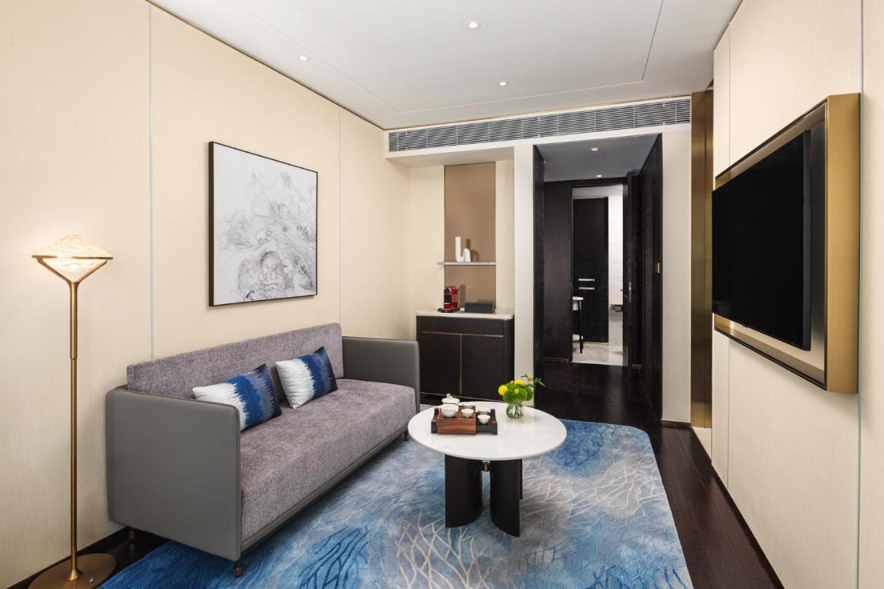 One-Bedroom Suite Lounge Access