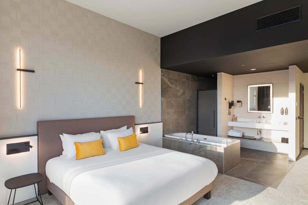 Junior Suite mit Kingsize-Bett, Balneo-Badewanne und Zitadelle- oder Flussblick