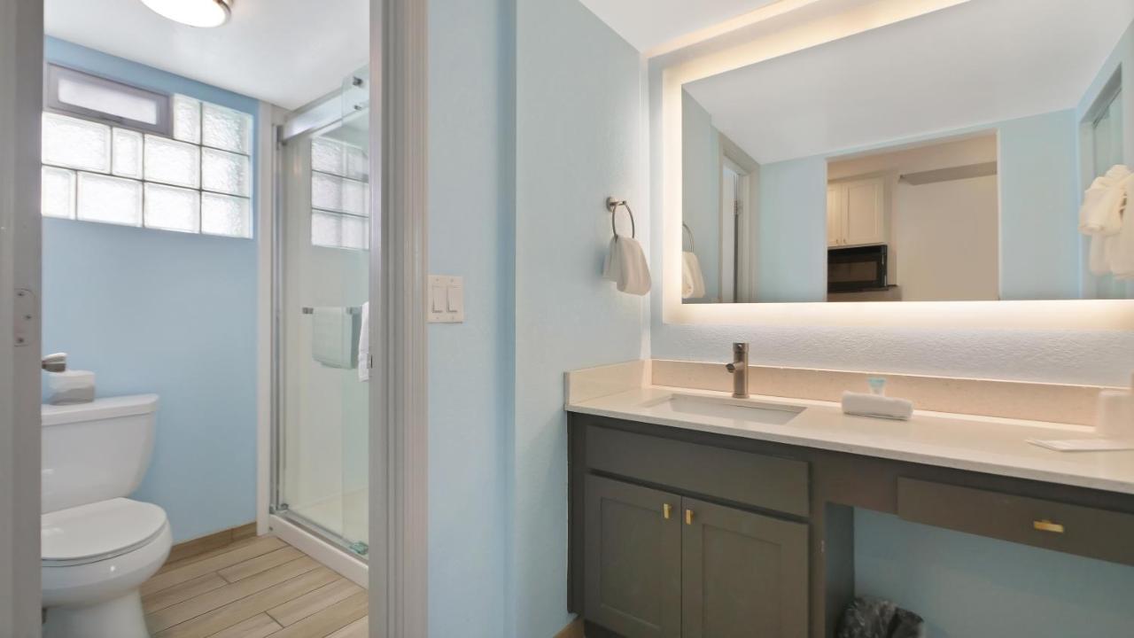 Premium Poolside Kitchenette