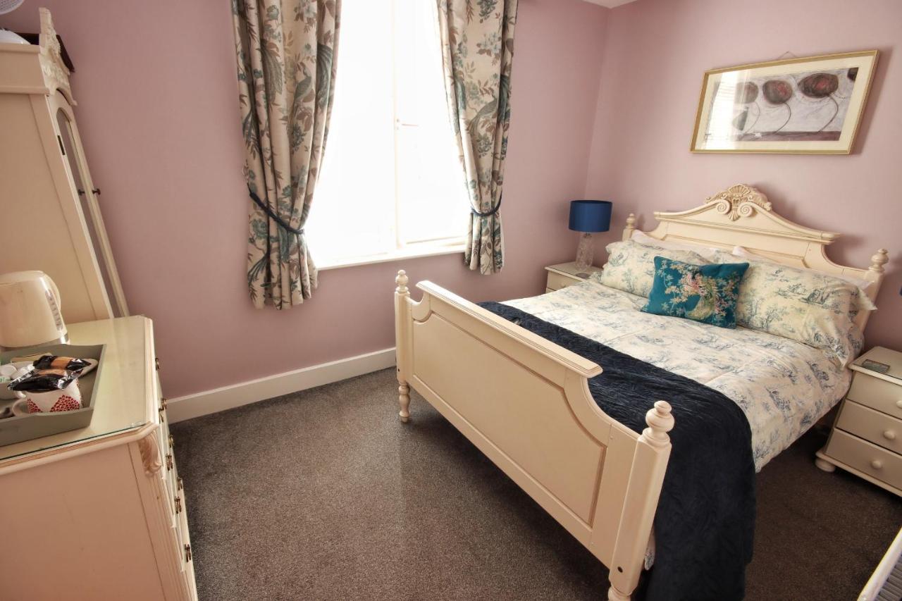 Deluxe Double Room Shower