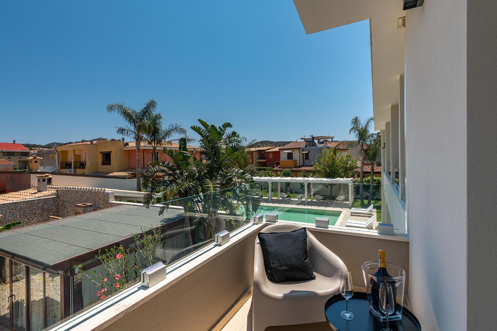 Quarto Triplo com Vista para a Piscina