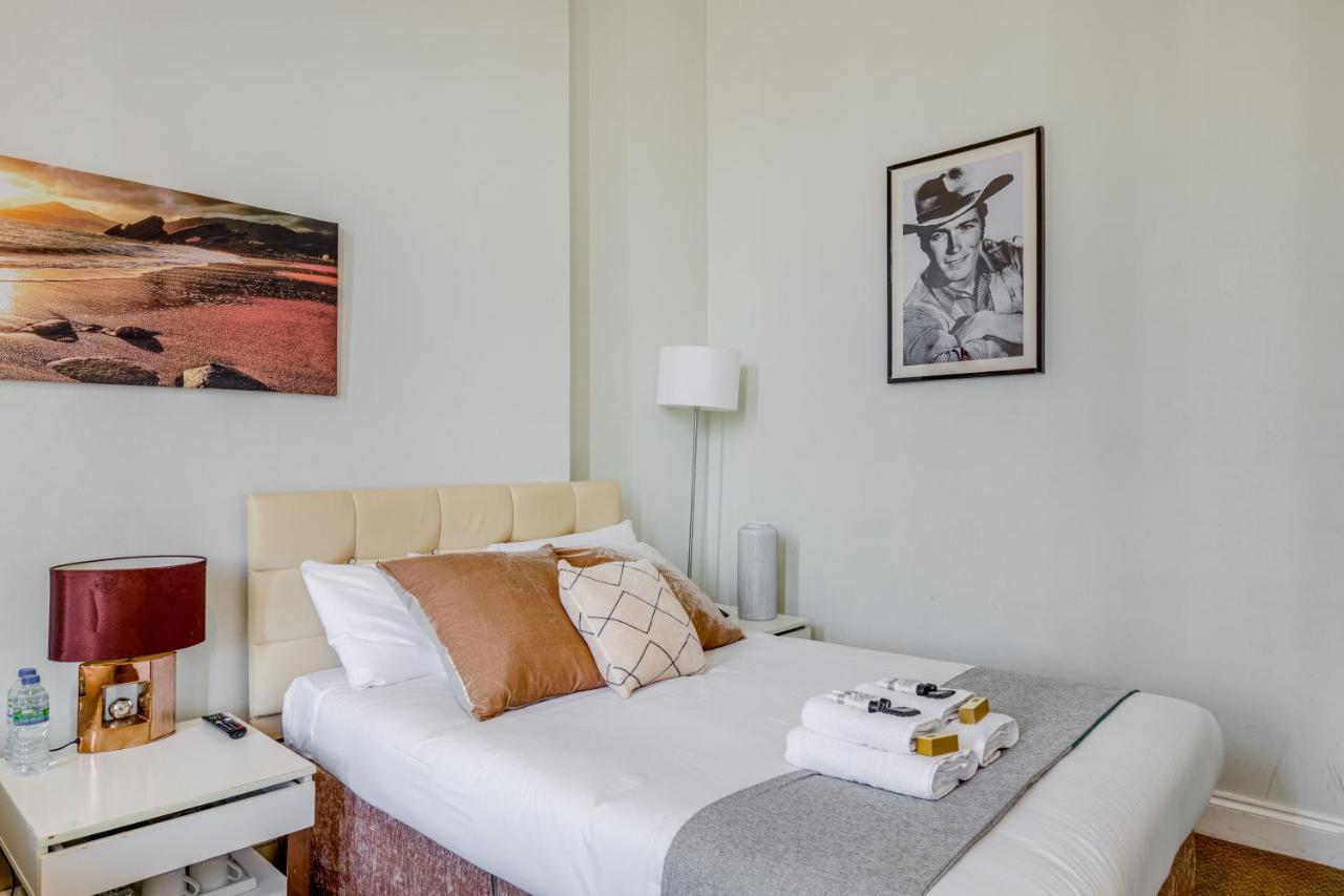 Deluxe Family of 5 Room