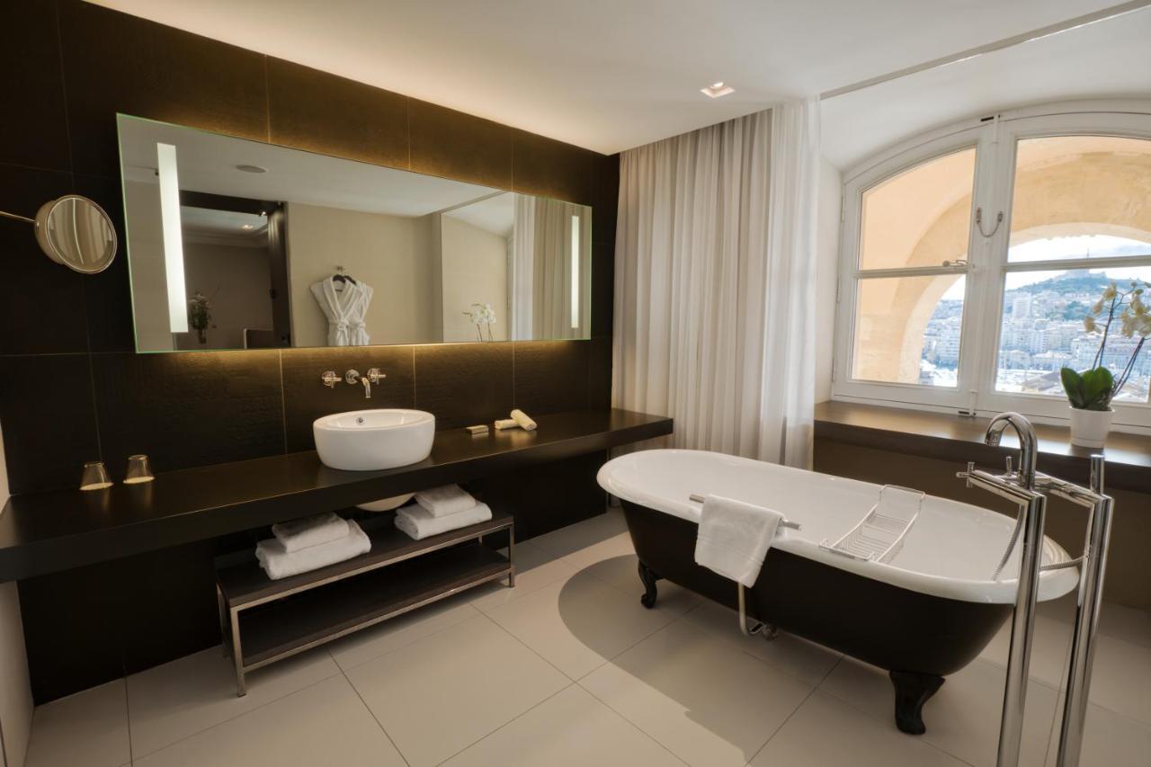 Habitación Premium con cama extragrande y vistas a la iglesia