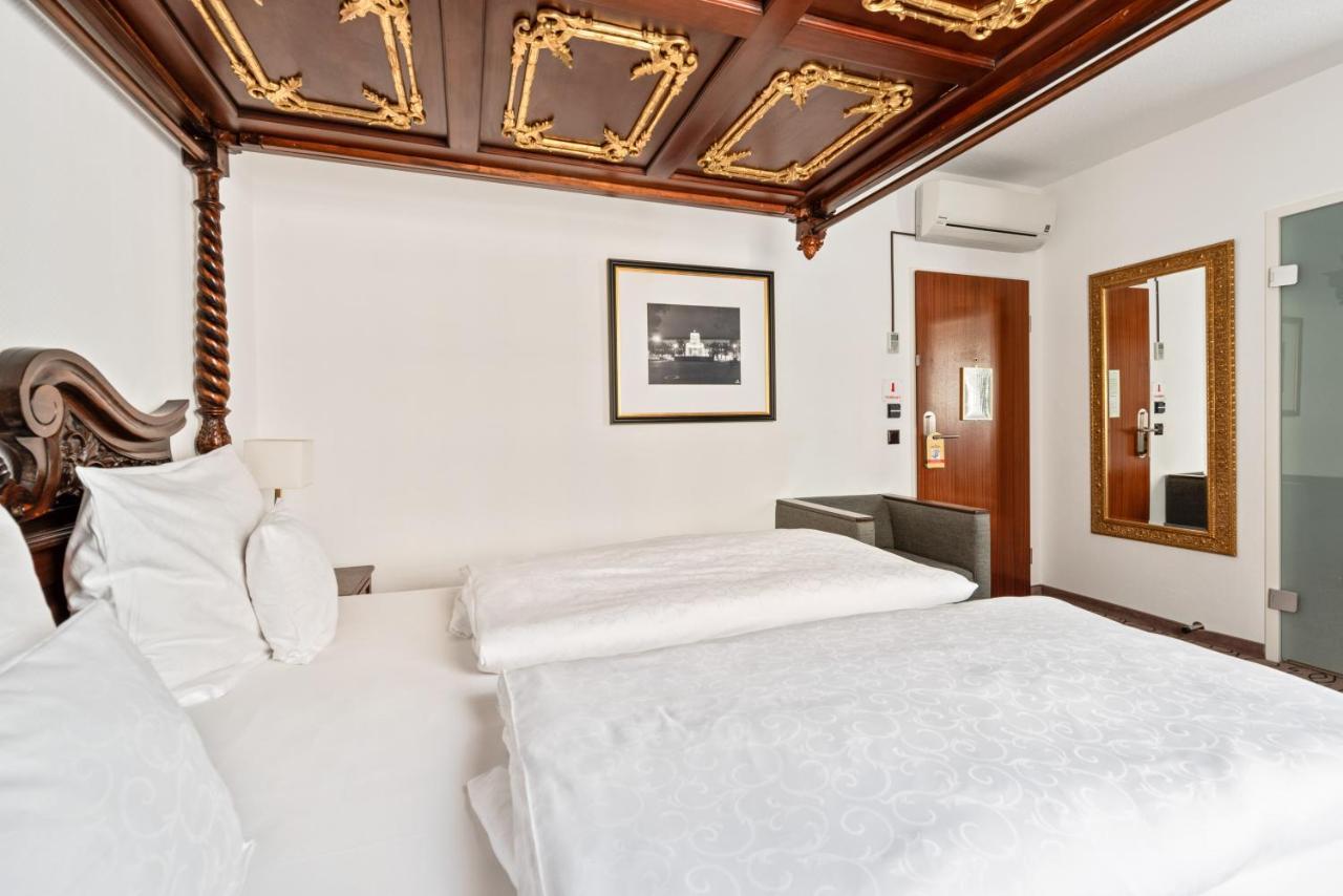 Club Double Room Courtyard View