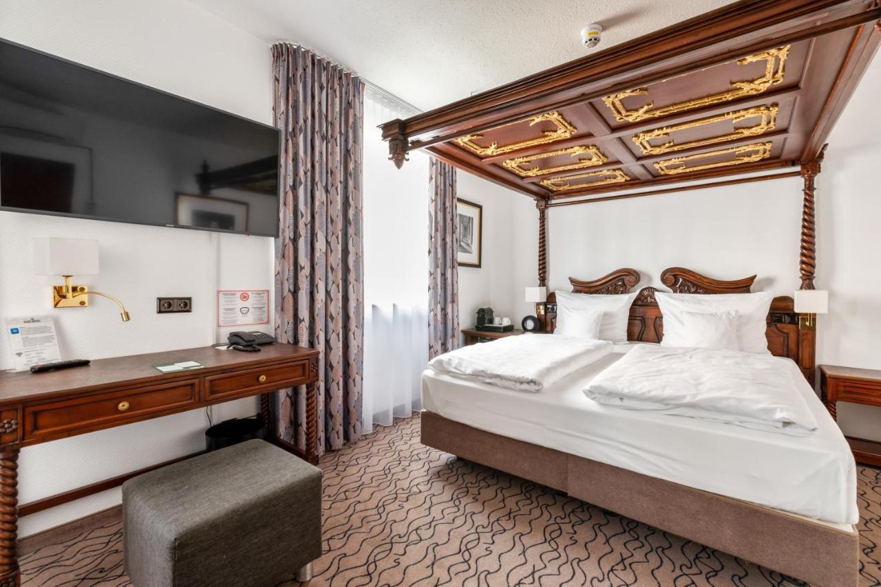Club Double Room Courtyard View