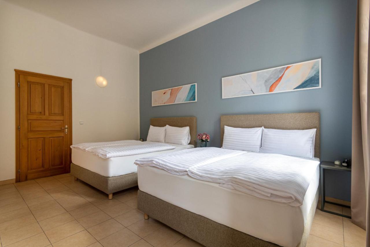 Deluxe One Bedroom Apartment