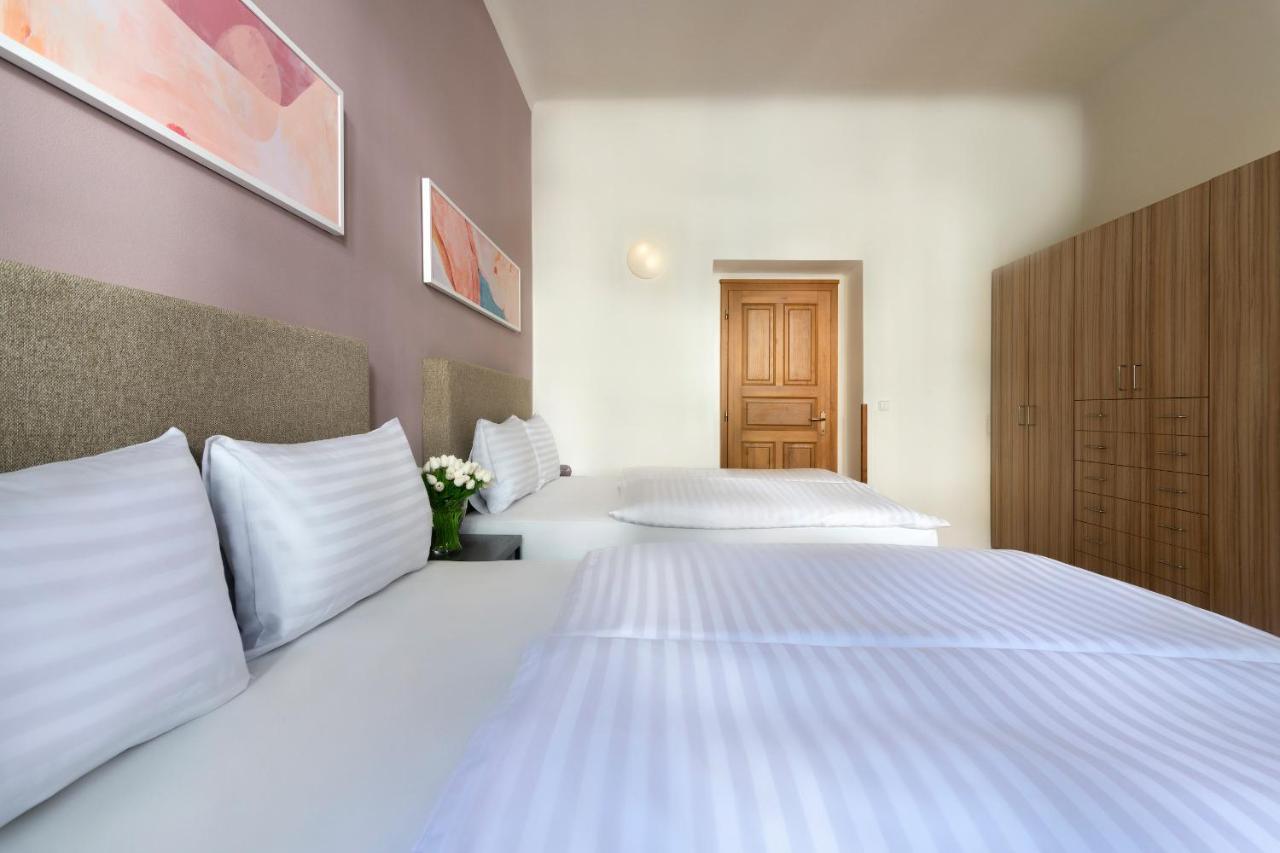 Deluxe One Bedroom Apartment