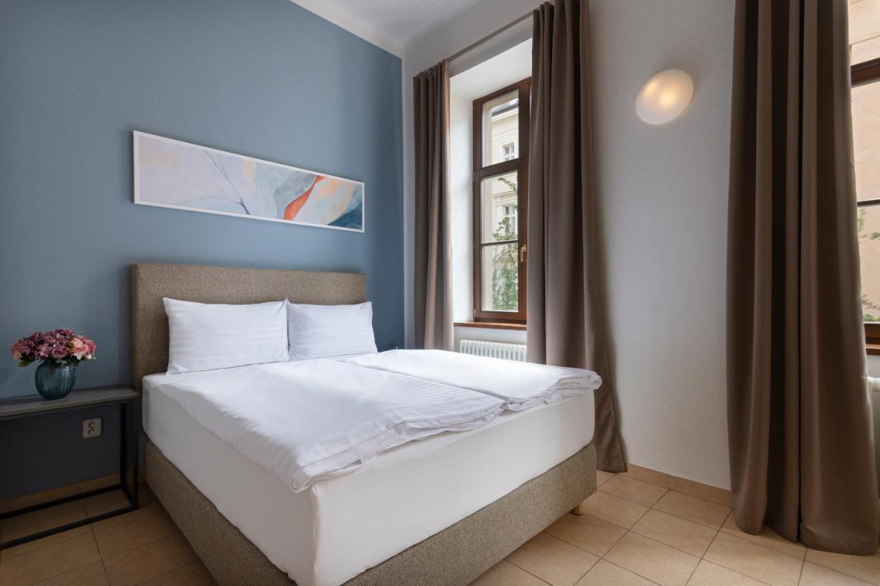Deluxe One Bedroom Apartment