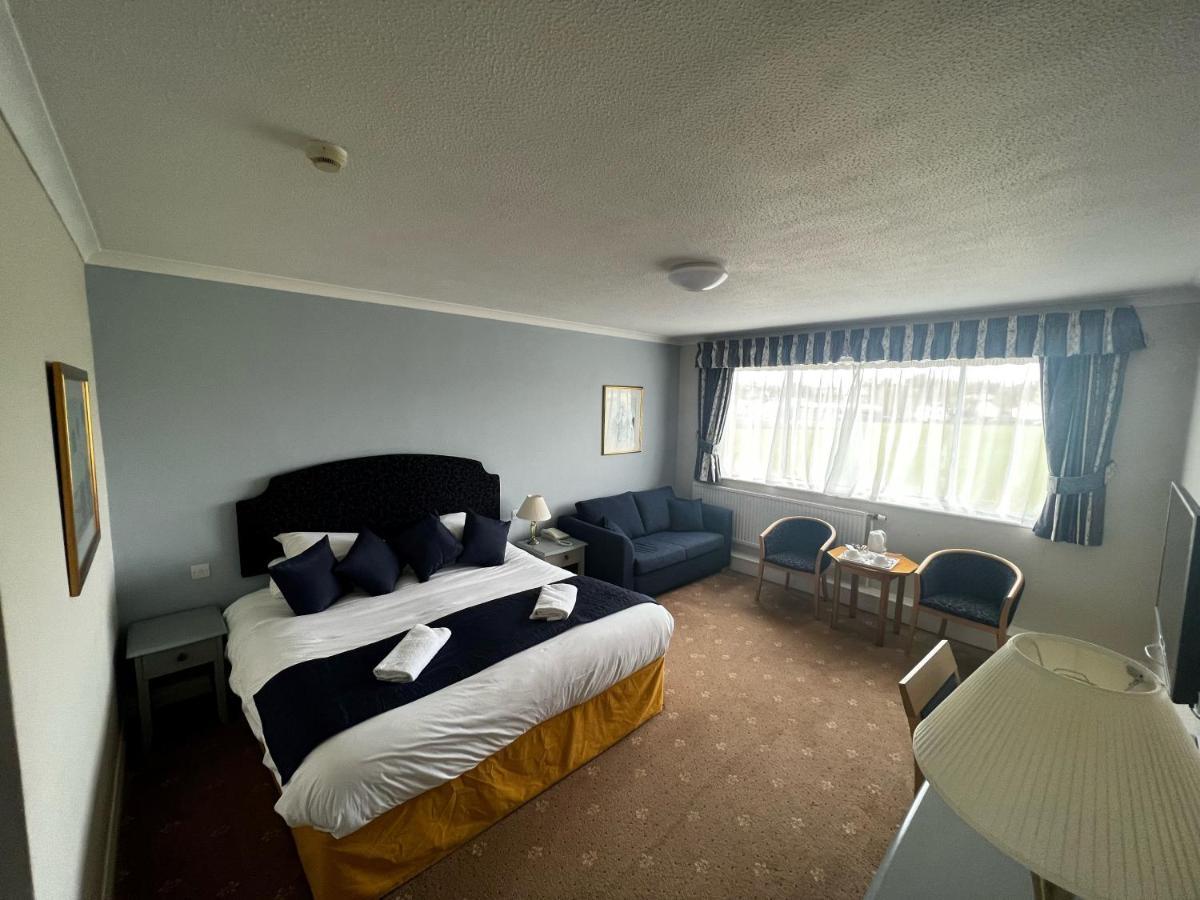 Superior Queen Room Queen Bed Non-Smoking