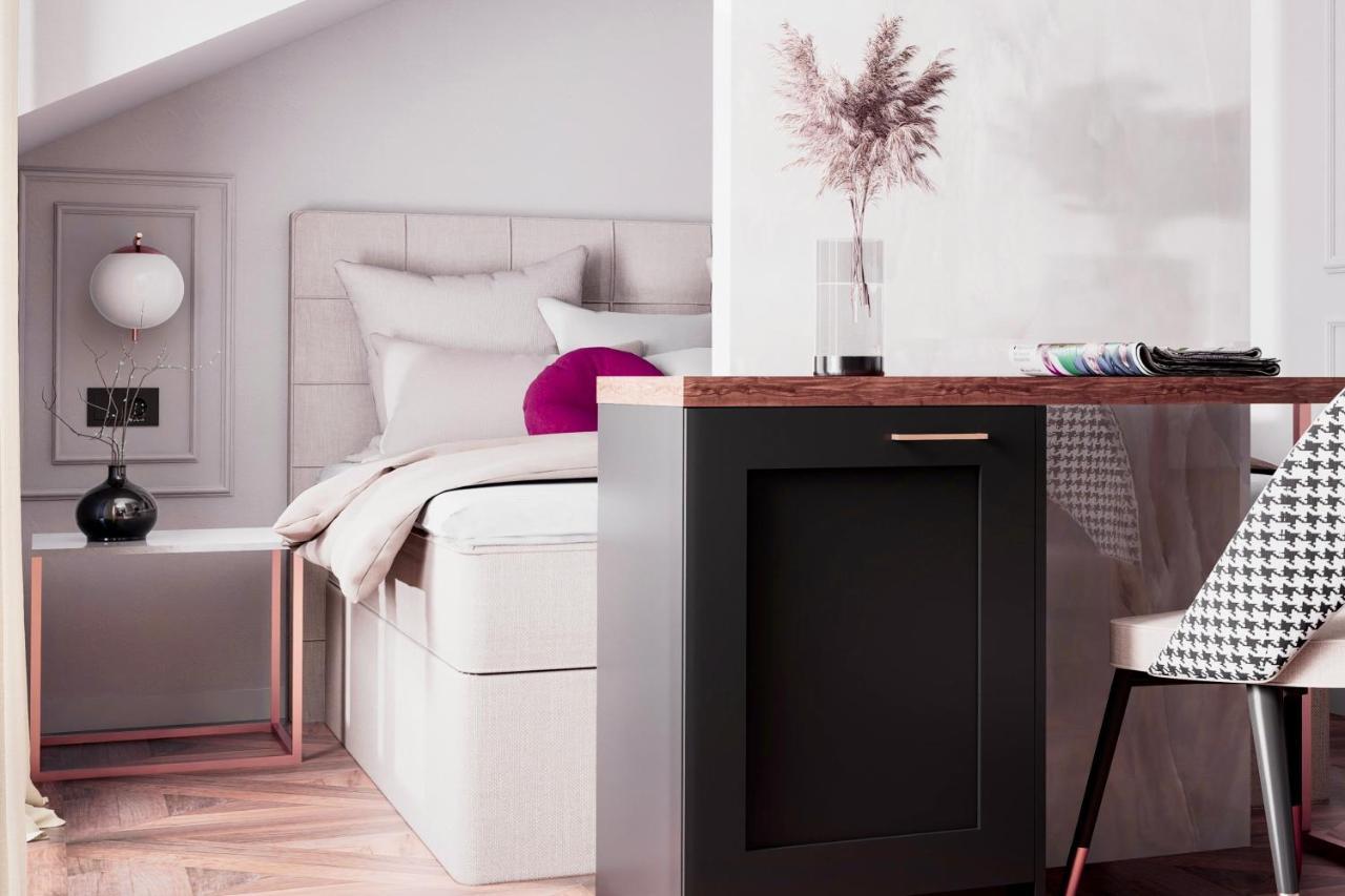 Deluxe Triple Room City Walls View