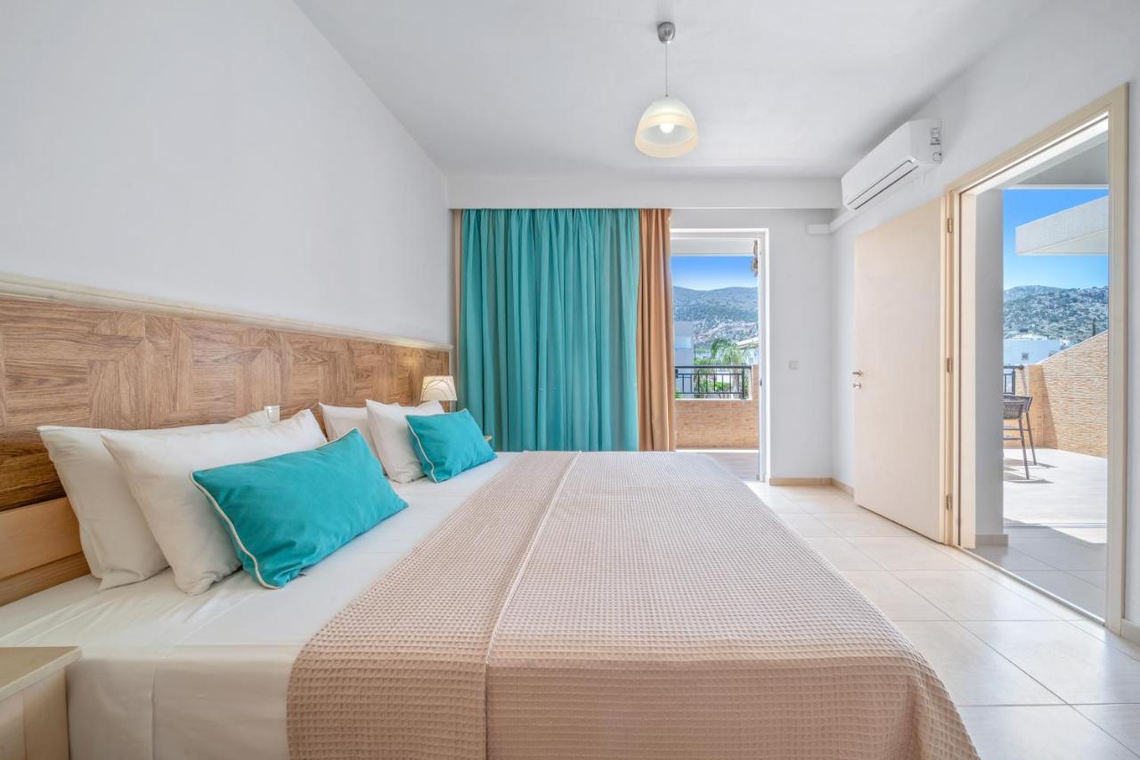 Superior One-Bedroom Apartment Pool View