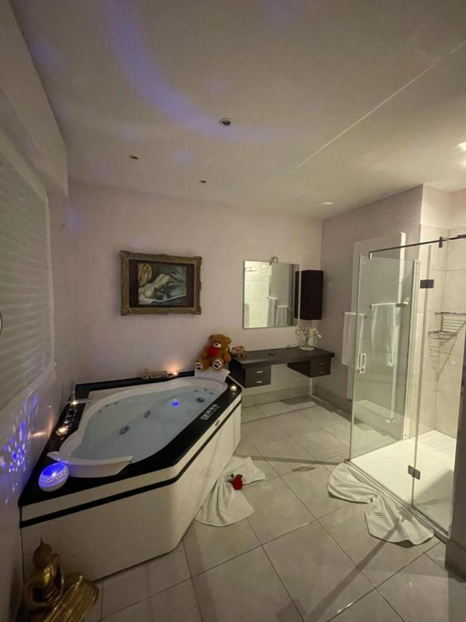 Queen Room Spa Bath