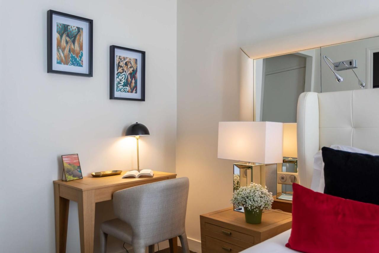 Deluxe King Room City View