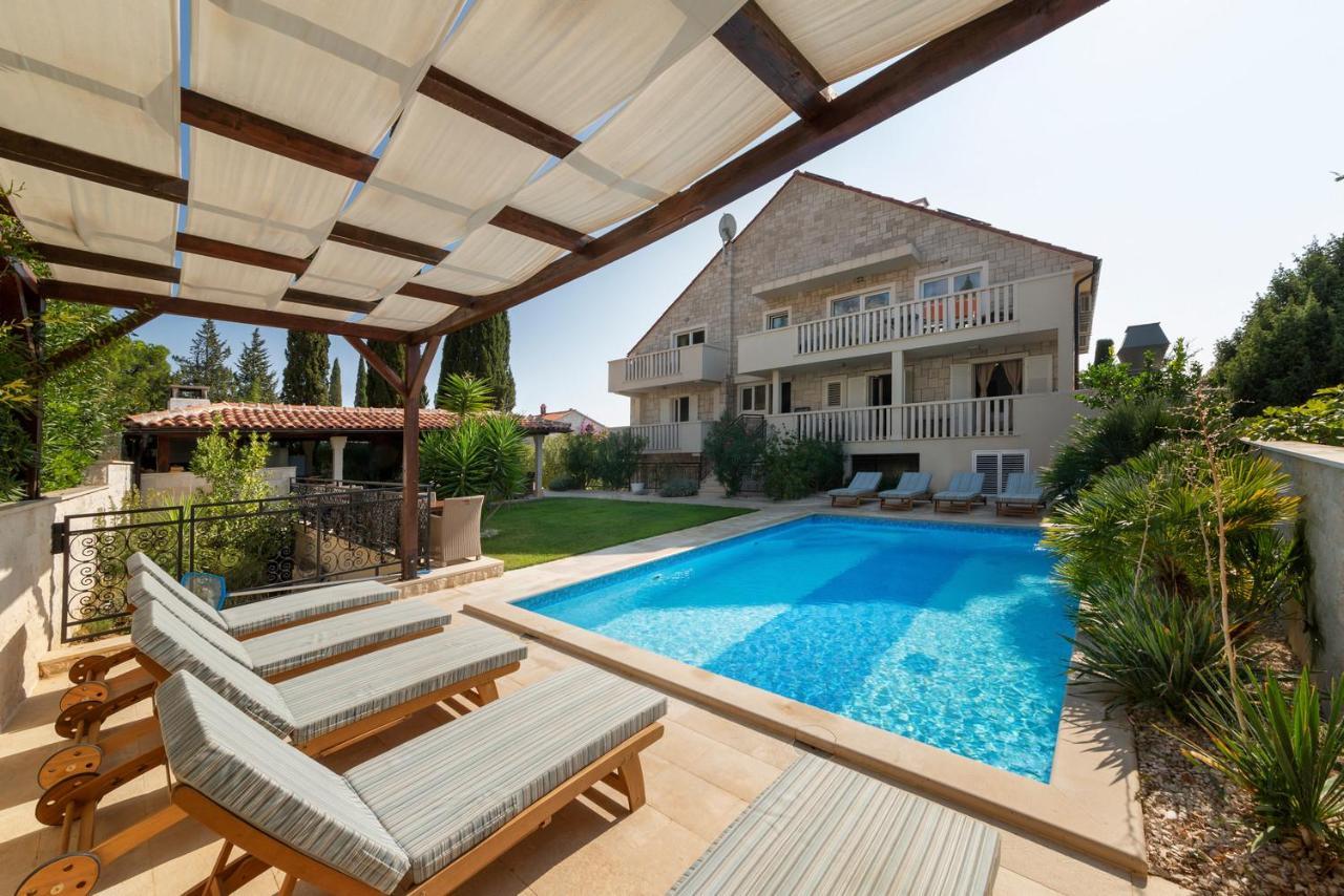 Deluxe King Studio Pool View