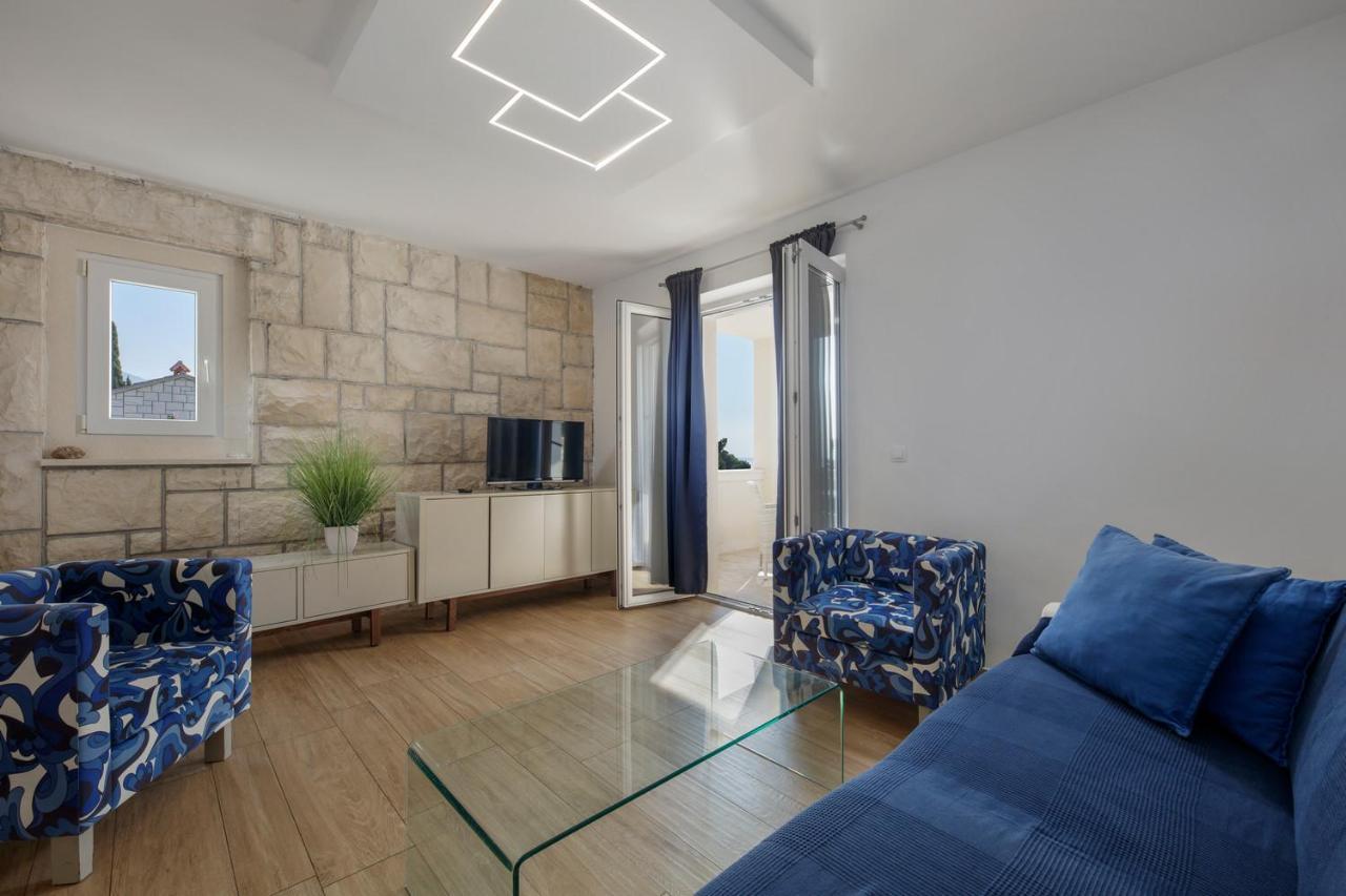 Luxury One-Bedroom Apartment Sea View