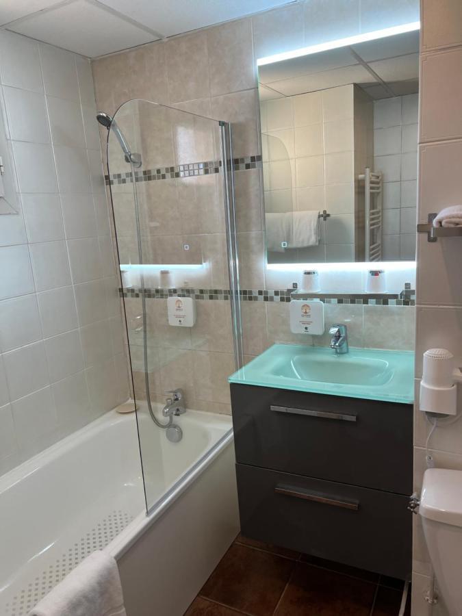 Twin Room,1567022543:JPEG