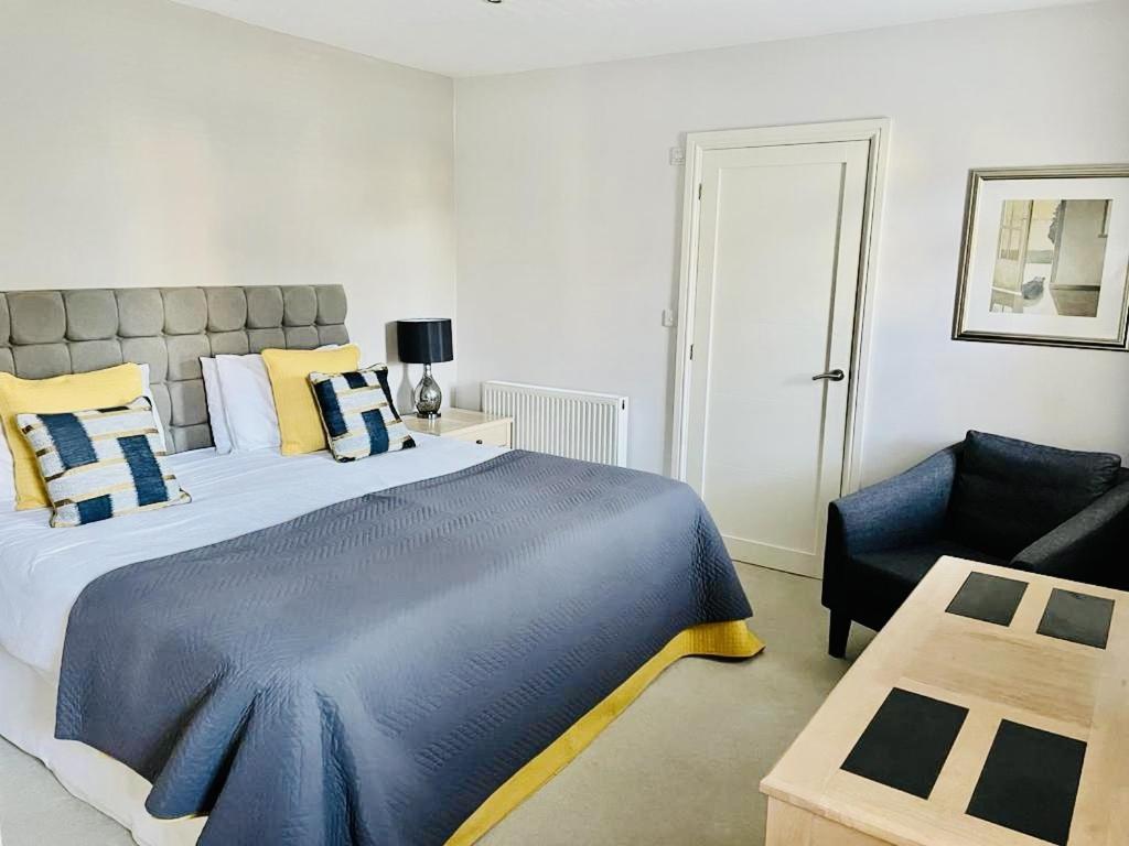 Double or Twin Room with Private Bathroom