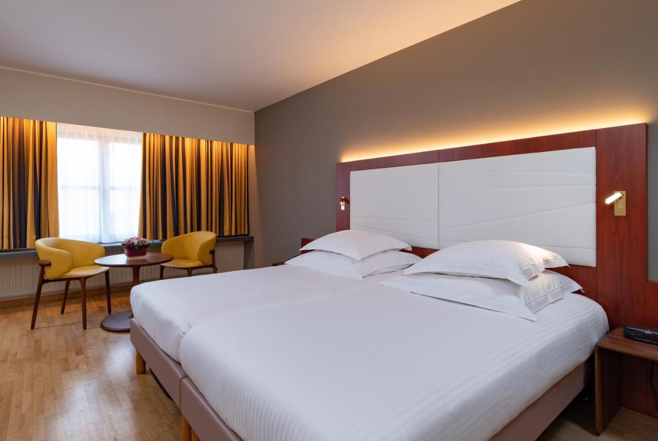 Superior Double or Twin Room Canal View