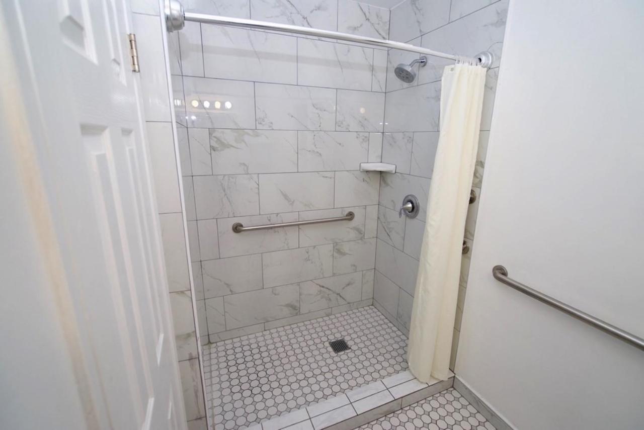 Deluxe Classic Queen Room