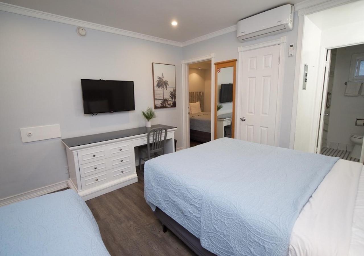 Queen Bedroom Suite 3 Beds