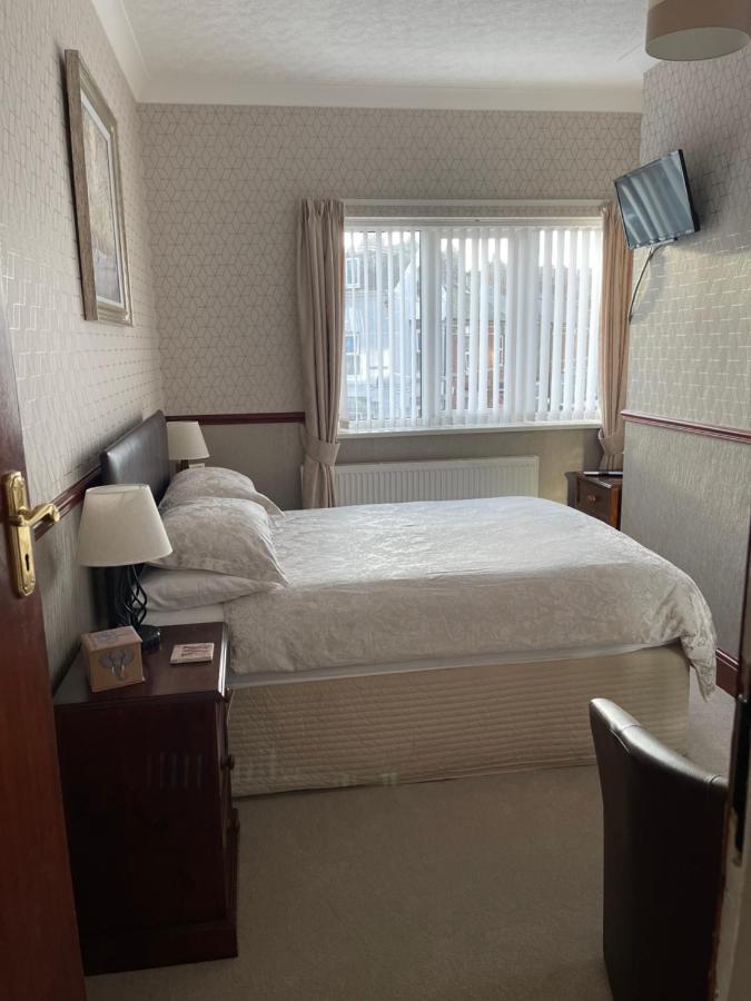 Deluxe Double Room Shower