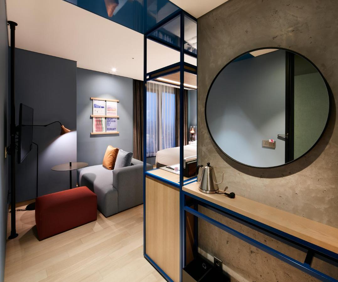 Creator King Room