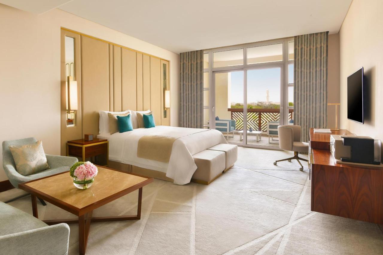 Grand Deluxe Room 1 King Pool View Balcony