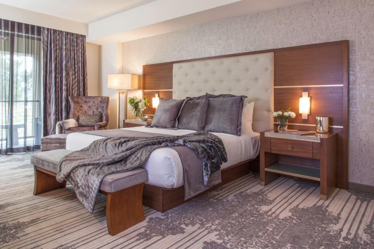 Deluxe King Bed Balcony