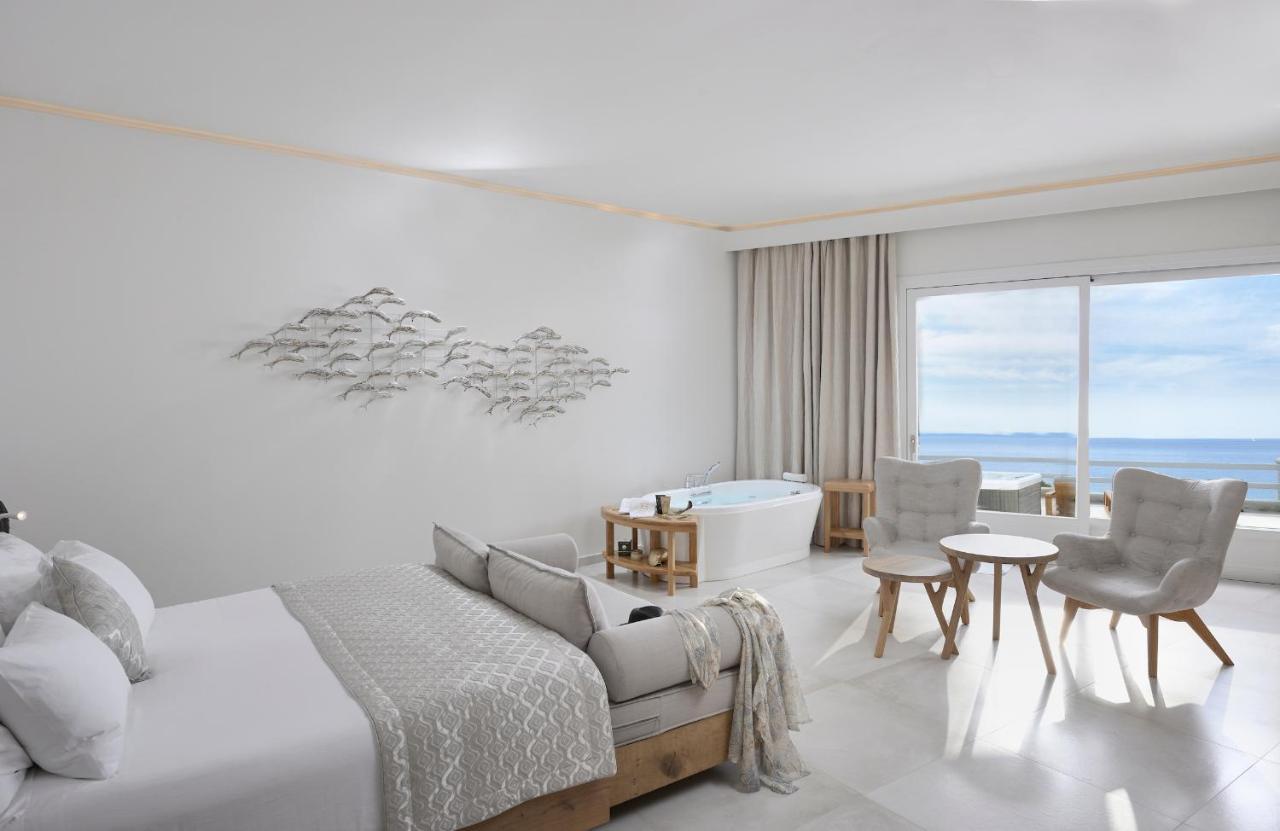 Luxury Beachfront Suite Outdoor Jetted Tub