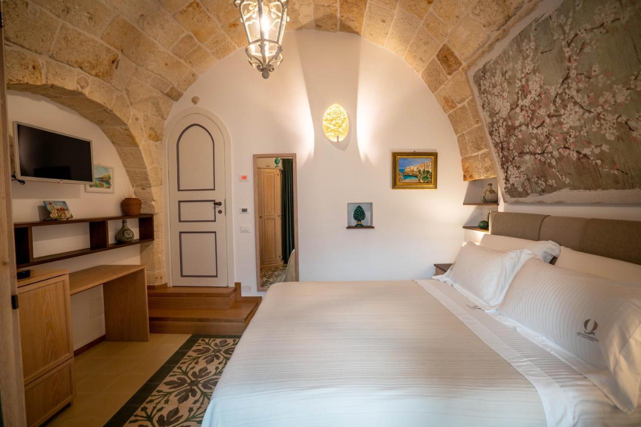 Deluxe Double Room Shower