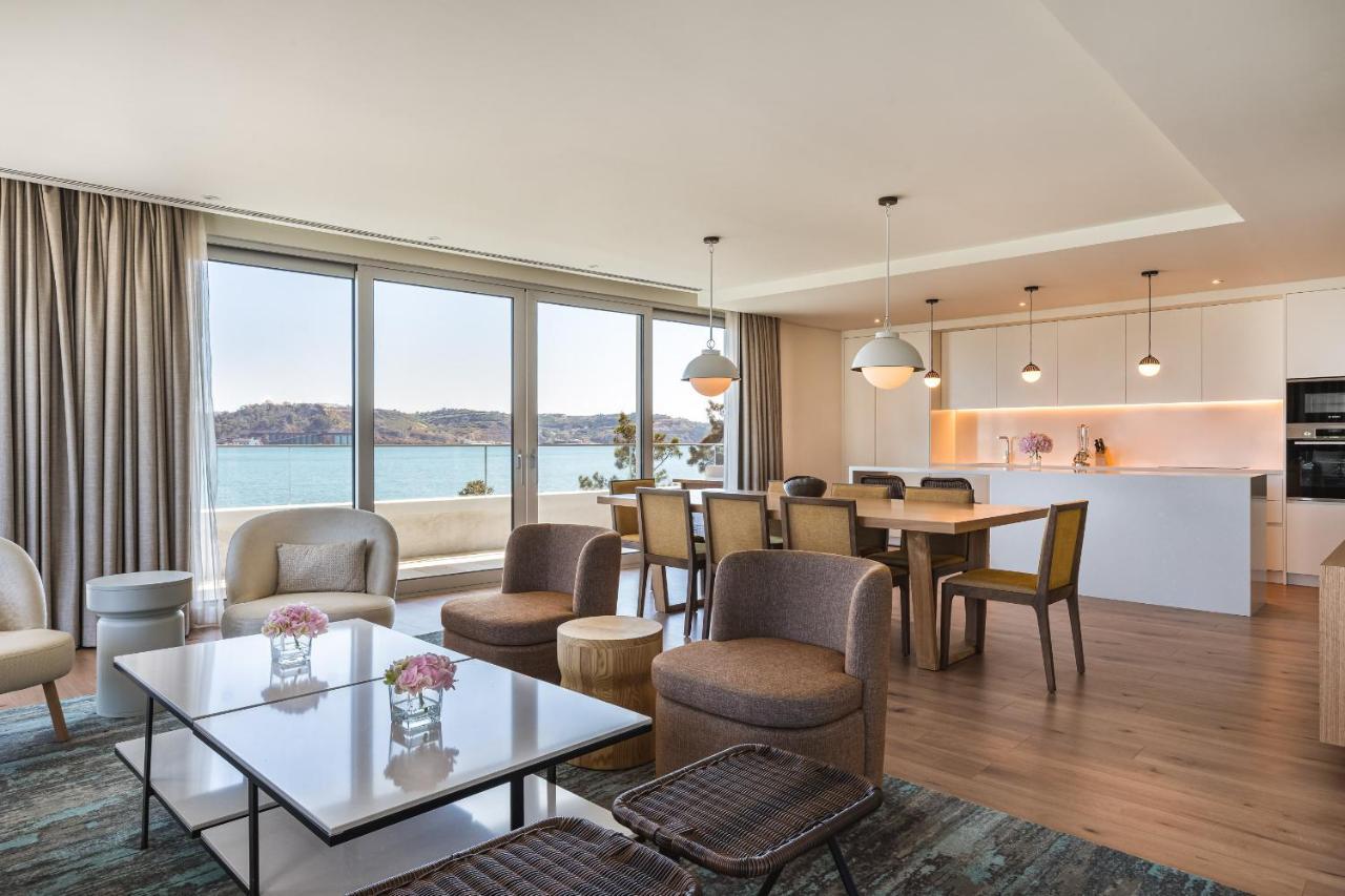 Premium Suite op de Hoek met Queensize Bed en Uitzicht op de Rivier