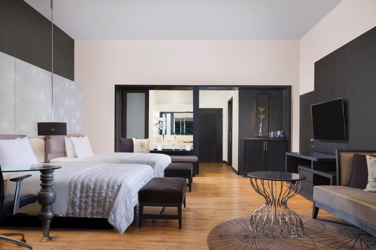 Grotere Grande Deluxe Kamer met 2 Queensize Bedden en een Balkon - Uitzicht op het Zwembad