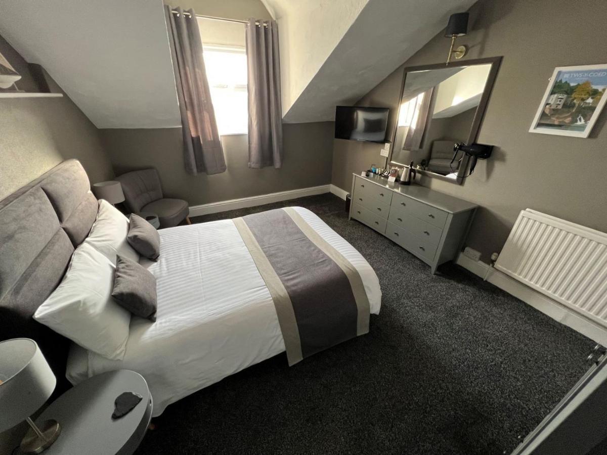 Double Room Private Bathroom