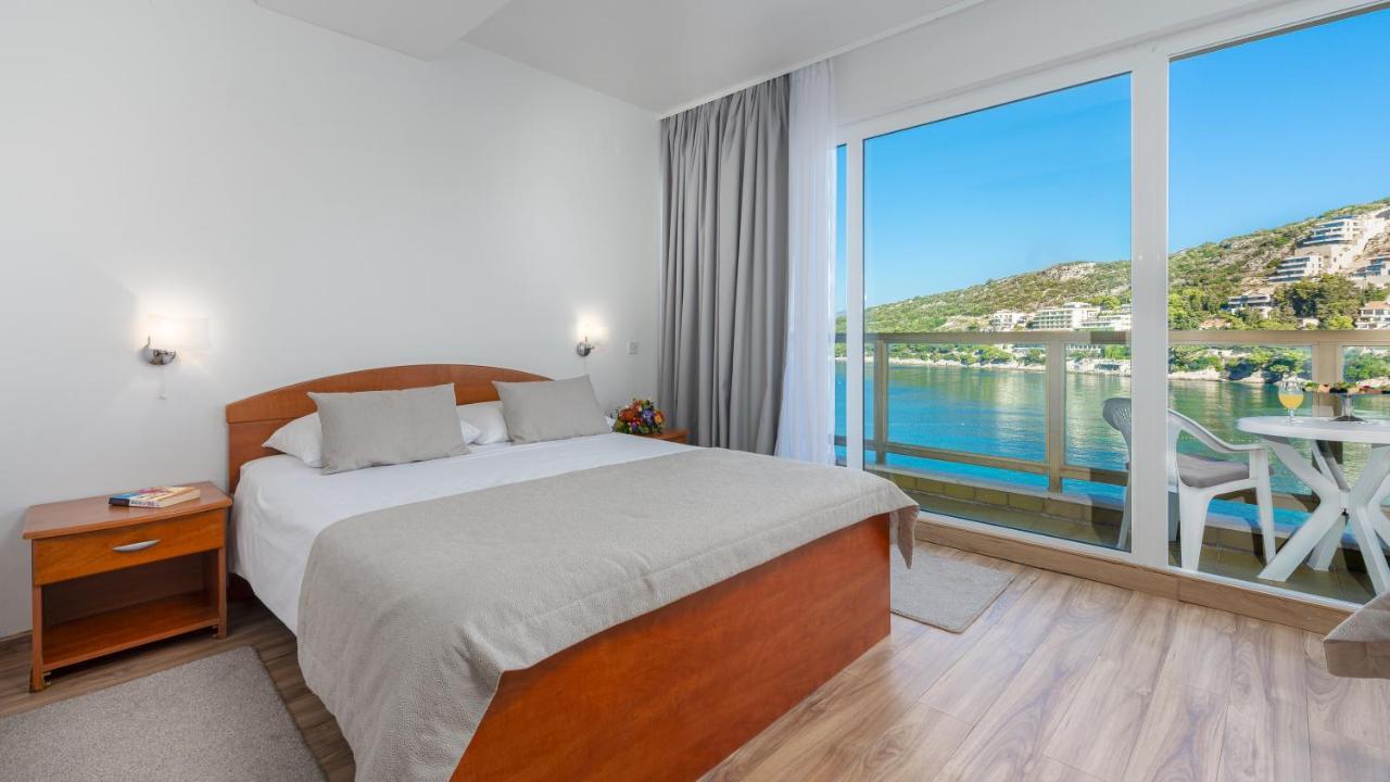 Double or Twin Room Balcony Sea View,1349156120:JPEG