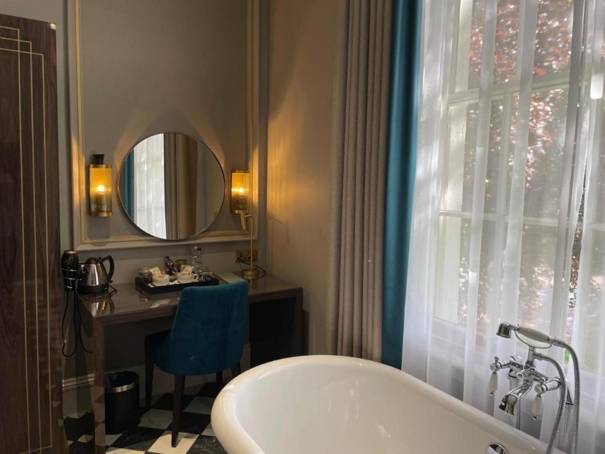 Deluxe Double Room Bath
