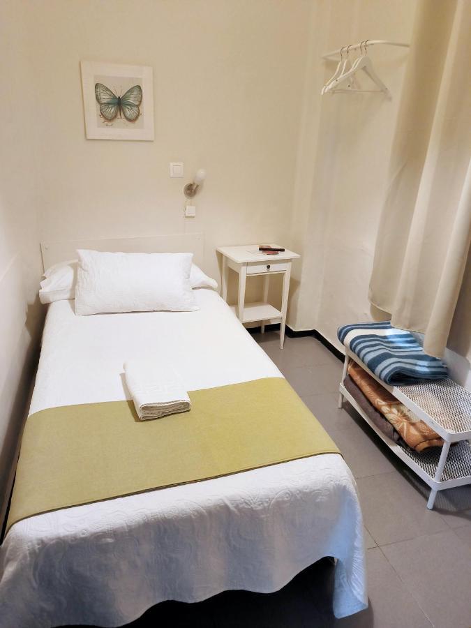 Single Room with Shared Bathroom,1355993183:JPEG