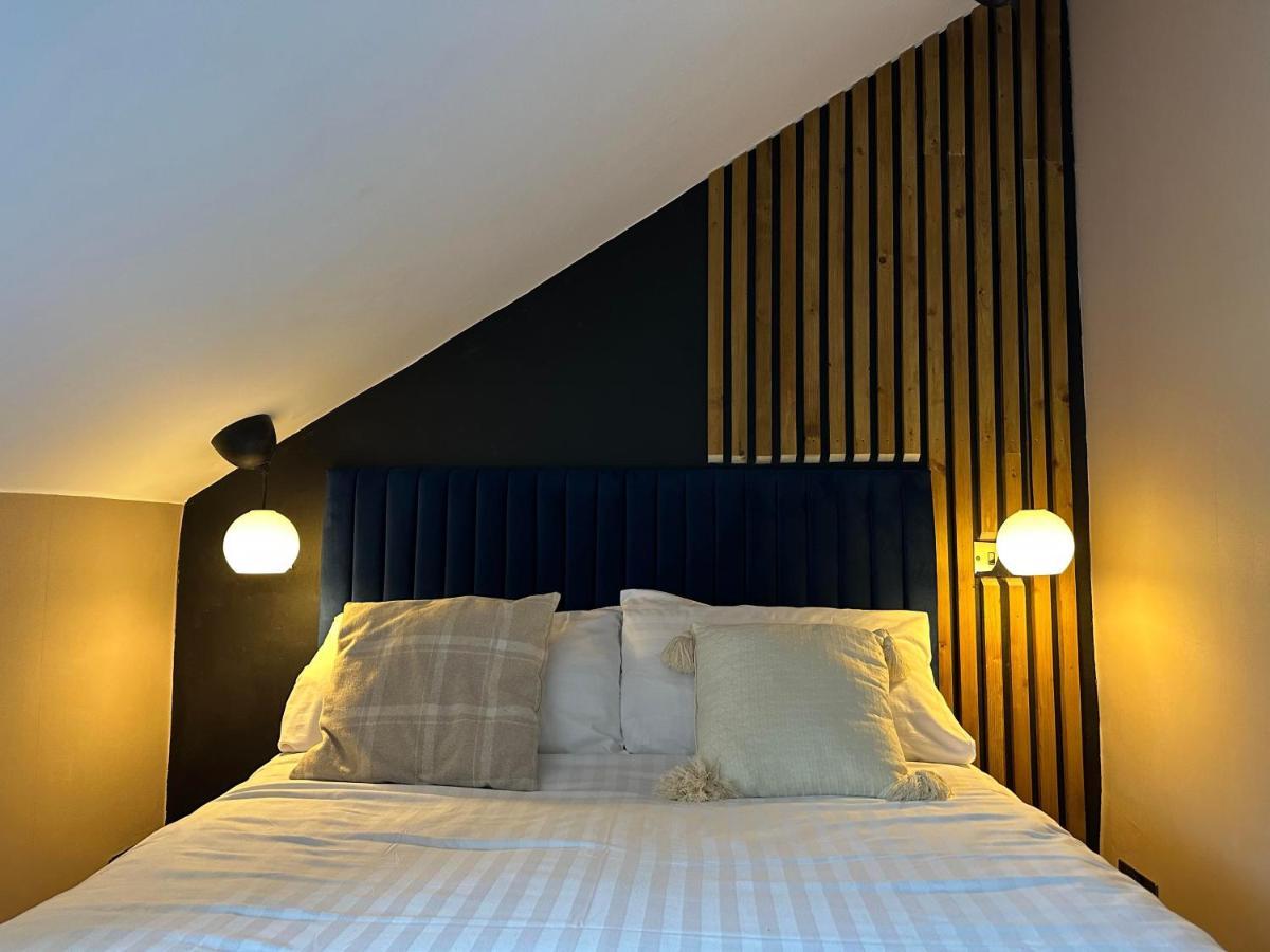 Compact Double Ensuite,1657161869:JPEG