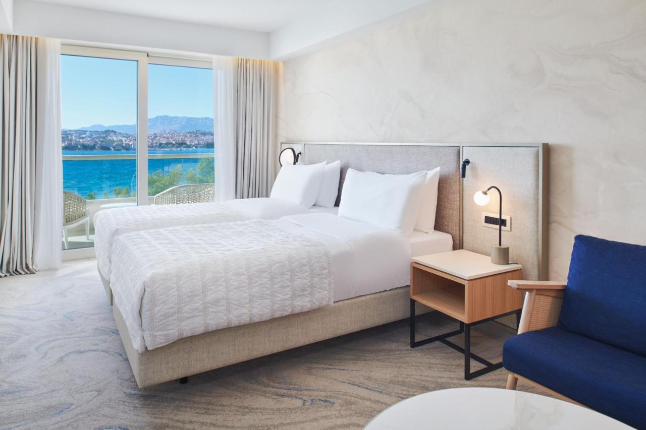 Elegant Sea View Room Twin beds