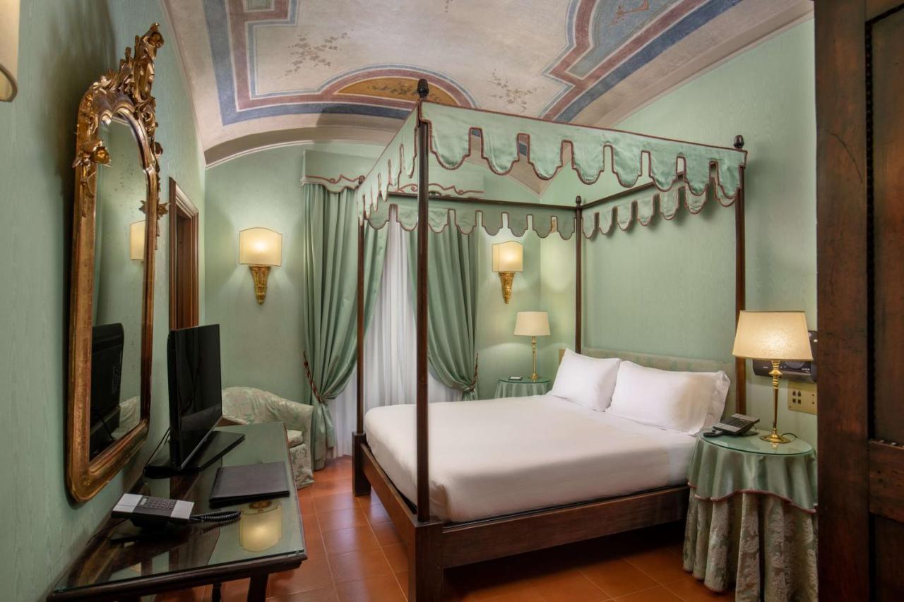 Standard Queen Room Non-Smoking