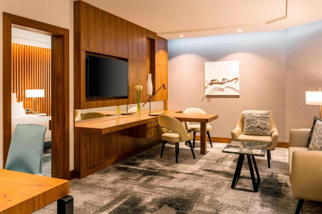 Deluxe Suite Garden View Executive Lounge Access