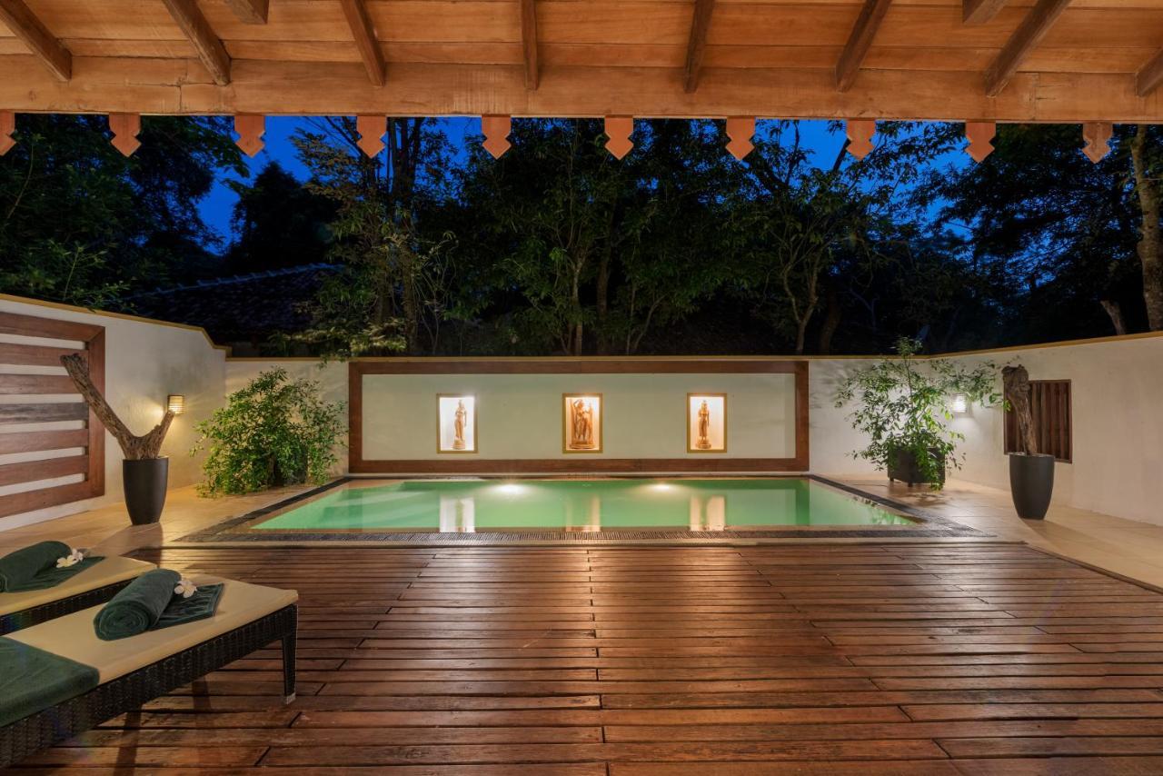 Deluxe Suite Plunge Pool Early Check & Late Check-out on Availability & on all Spa Treatments