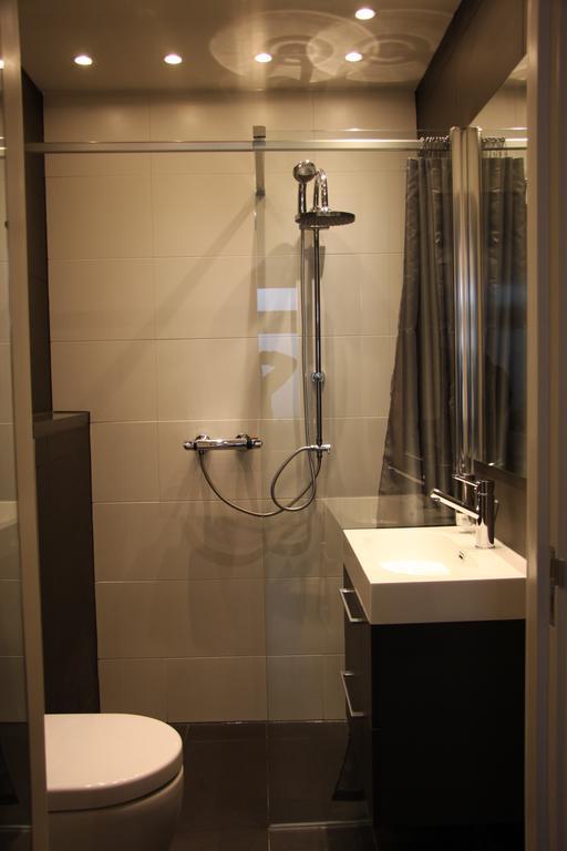 Double Room Private Bathroom,153887563:JPEG