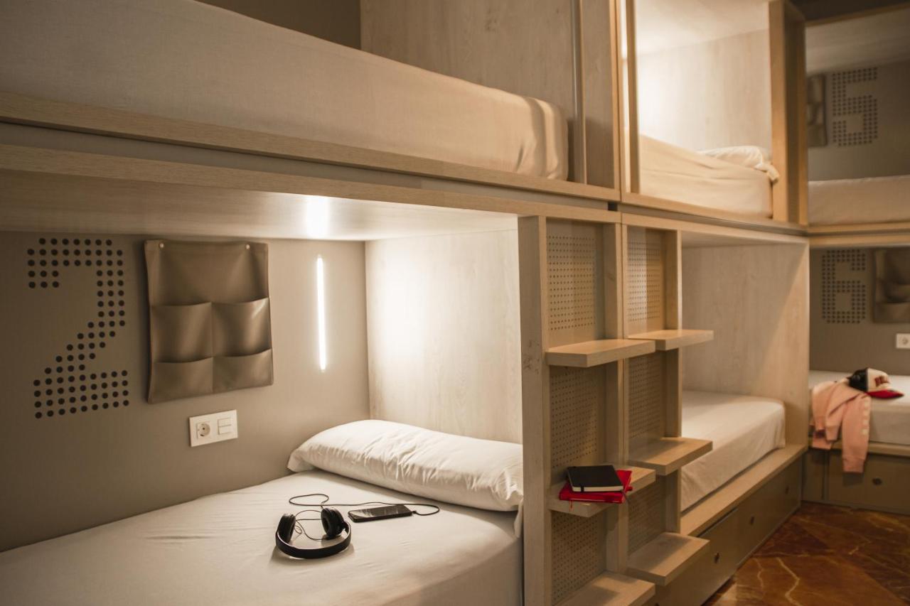 Bed 8-Bed Mixed Dormitory Room Private Bathroom