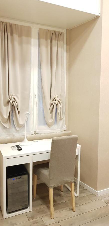 Deluxe Double Room Shower