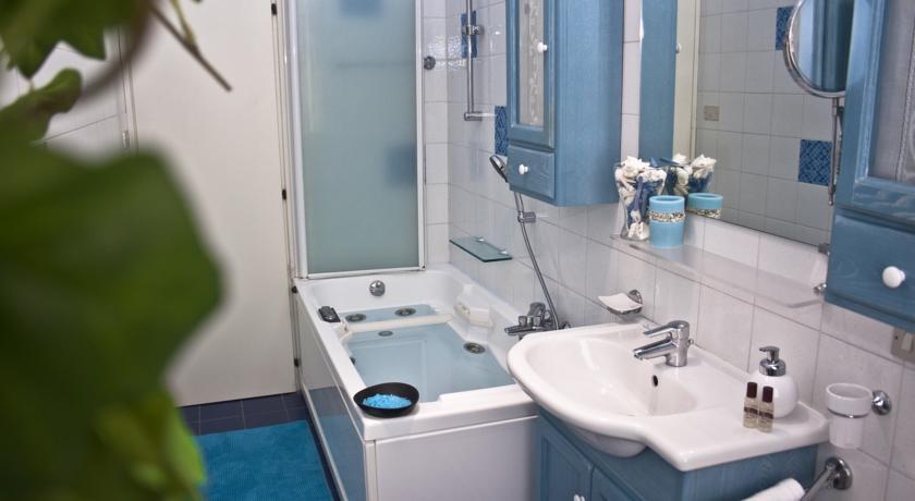Large Double Room Private External Bathroom